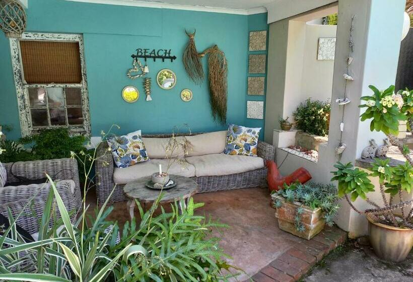 Семейный Номер, Sea Rose Family Suite   Villa Roc Guesthouse, Salt Rock Ballito, Solar Power