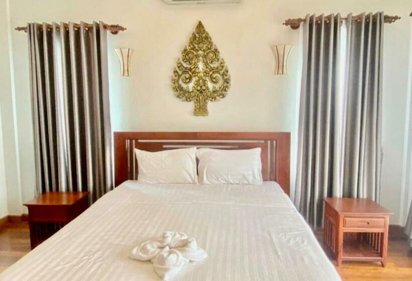Люкс Кровать Кинг, D Central Khmer Villa
