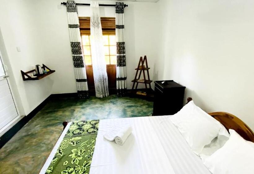 اتاق استاندارد, Madiha Surf House Lanka