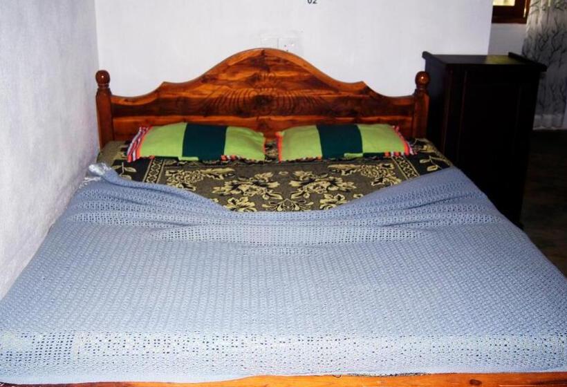 اتاق لوکس, Madiha Surf House Lanka