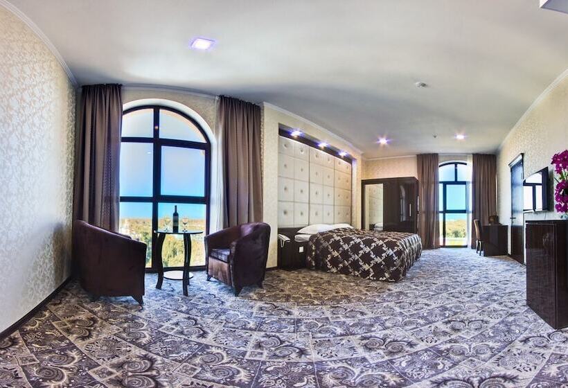 스위트, Plaza Hotel Bishkek