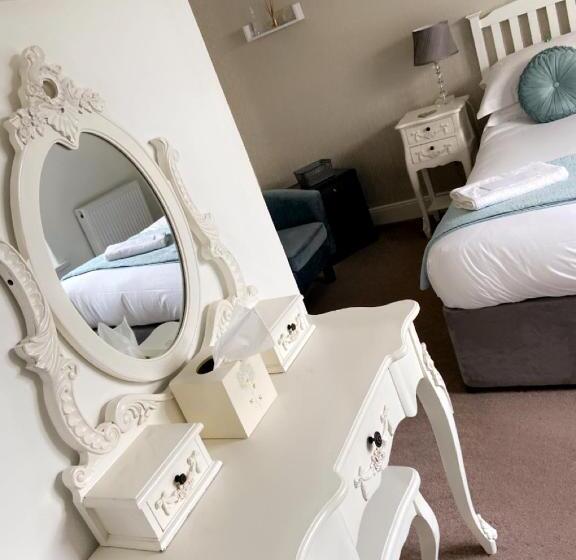 Quarto Estandar, Tides Reach Guest House