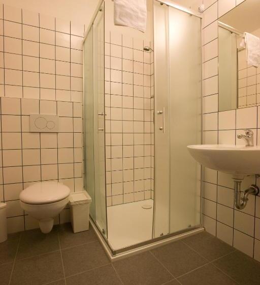 تختخواب در اتاق مشترک, Hotel U Zlatého Kohouta