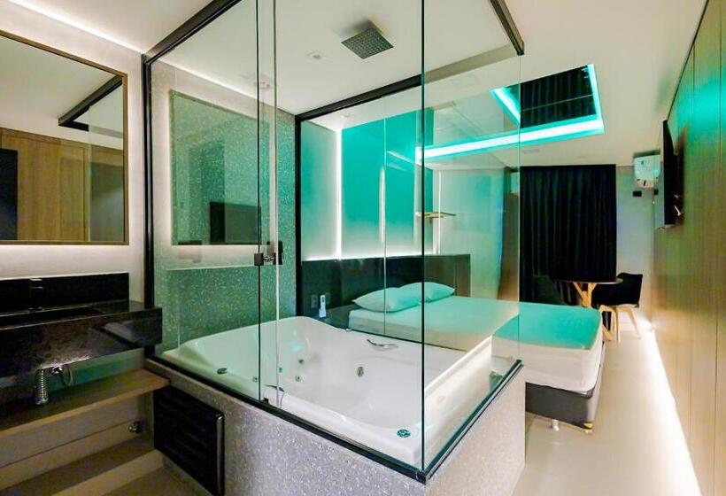 استودیوی استاندارد, Drops Express Motel Curitiba