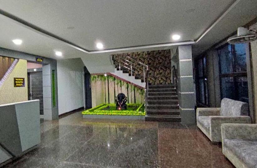 اتاق لوکس, Nirmalya Inn