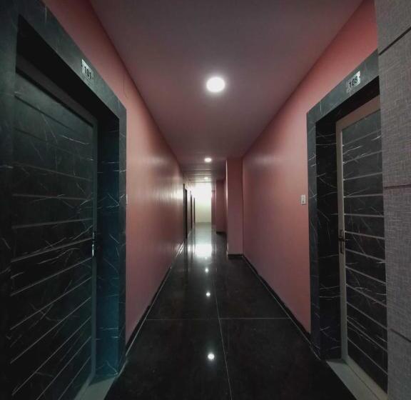 اتاق لوکس, Nirmalya Inn