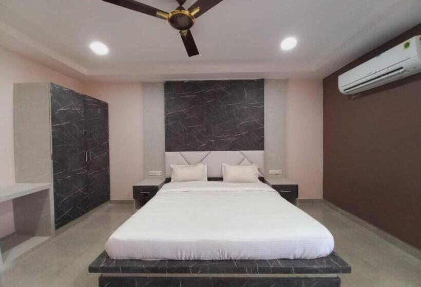 اتاق لوکس, Nirmalya Inn