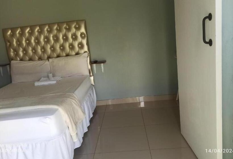 اتاق استاندارد با سرویس بهداشتی مشترک, Jollys Park Guesthouse