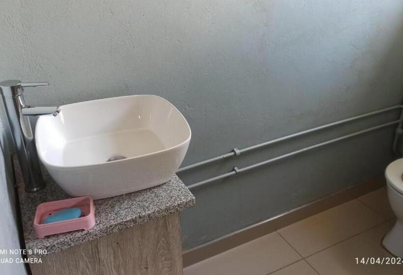 اتاق استاندارد, Jollys Park Guesthouse