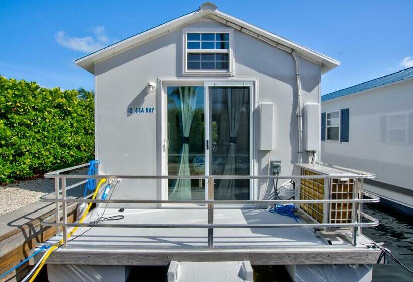 بانگلوی لوکس, Aqua Lodges At Coconut Cay Rv And Marina