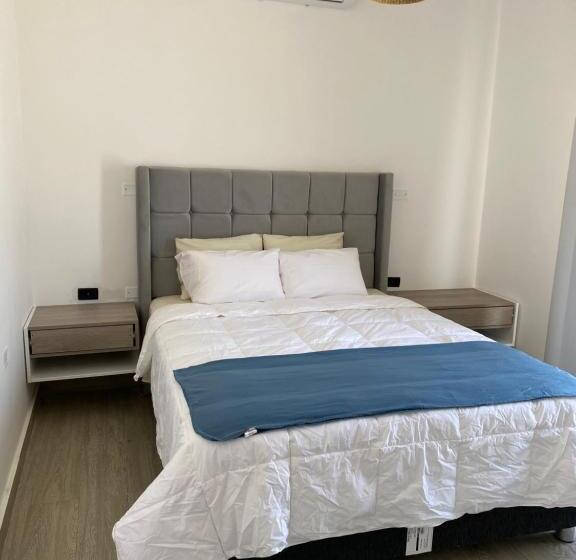 اتاق لوکس با چشم‌انداز دریا, Riviera Vichayito