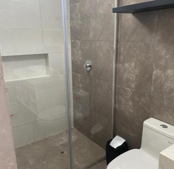 اتاق لوکس با چشم‌انداز دریا, Riviera Vichayito