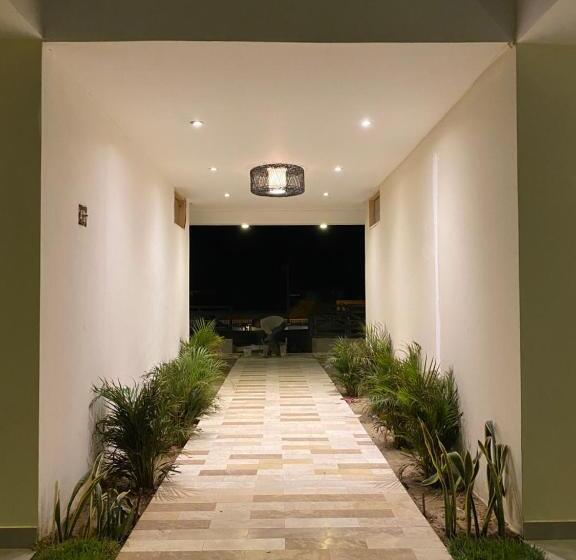 اتاق لوکس با چشم‌انداز دریا, Riviera Vichayito