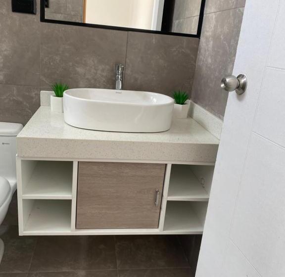 اتاق لوکس با چشم‌انداز دریا, Riviera Vichayito