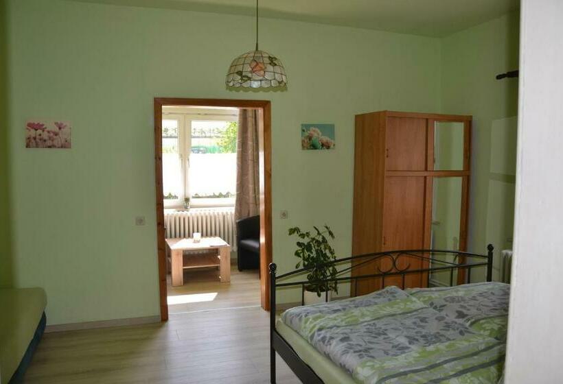 اتاق استاندارد سه نفره, Villa Brockenstürmer