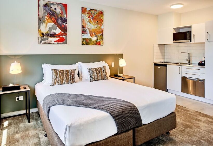 Студия Deluxe, Sojourn Apartment Hotel   Ghuznee