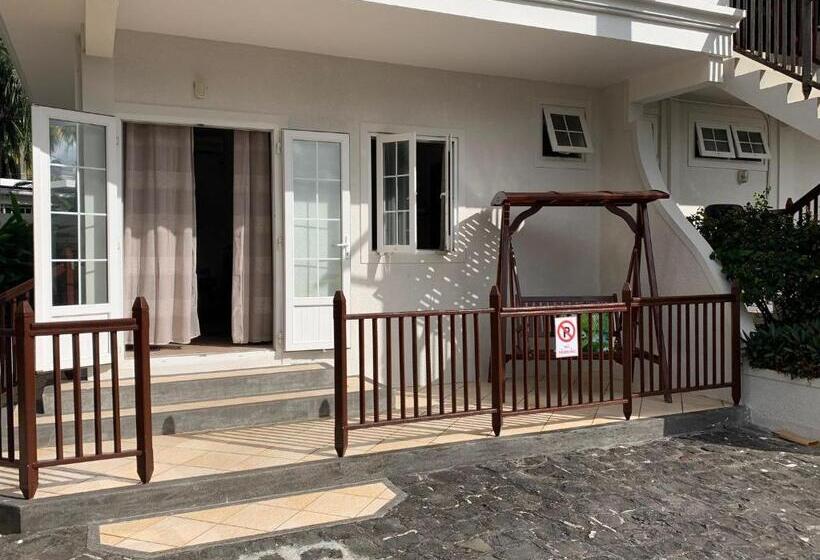 اتاق استاندارد سه تخته با چشم‌انداز باغ, Chillpill Guest House