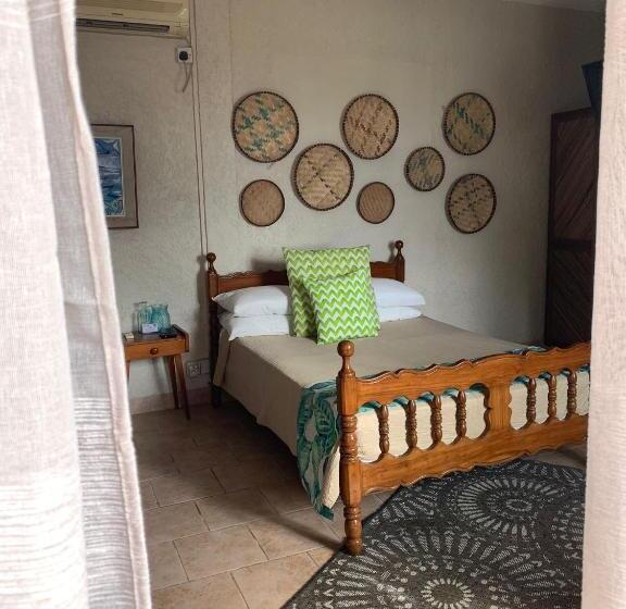 اتاق استاندارد سه تخته با چشم‌انداز باغ, Chillpill Guest House