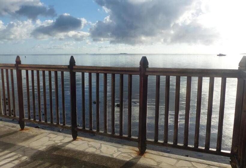 اتاق استاندارد با چشم‌انداز دریا, Chillpill Guest House