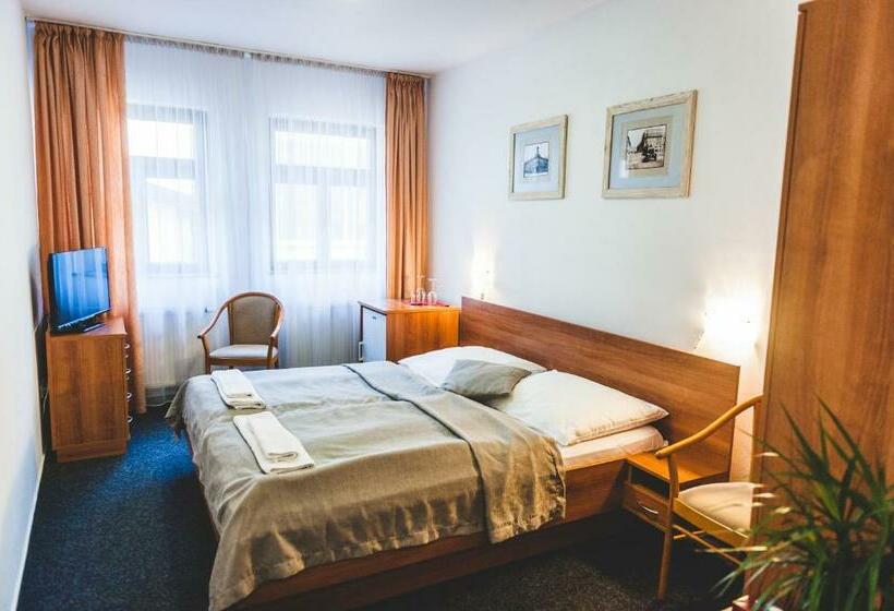 اتاق استاندارد, U české Koruny