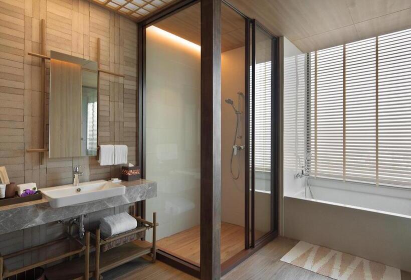 سوئیت با بالکن, Ad Lib Hotel Khon Kaen