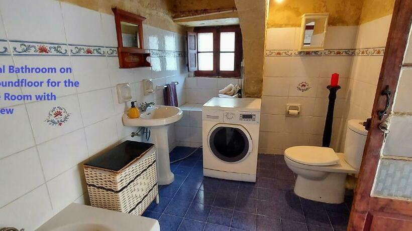 اتاق استاندارد با چشم‌انداز استخر, Haven Farmhouse B&b