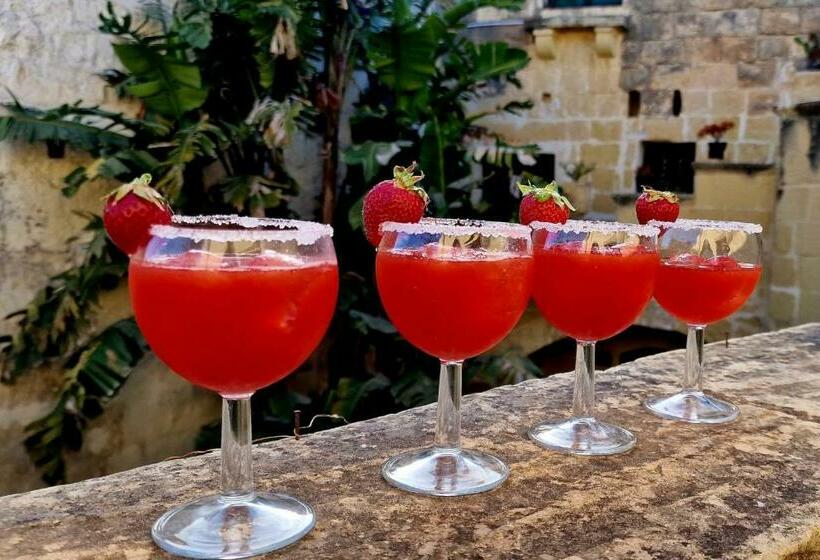اتاق استاندارد با چشم‌انداز استخر, Haven Farmhouse B&b