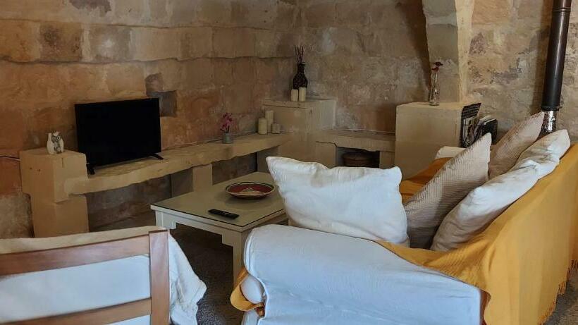 اتاق استاندارد با چشم‌انداز استخر, Haven Farmhouse B&b