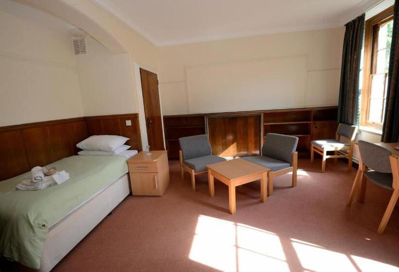 اتاق استاندارد با سرویس بهداشتی مشترک, Christ S College Cambridge