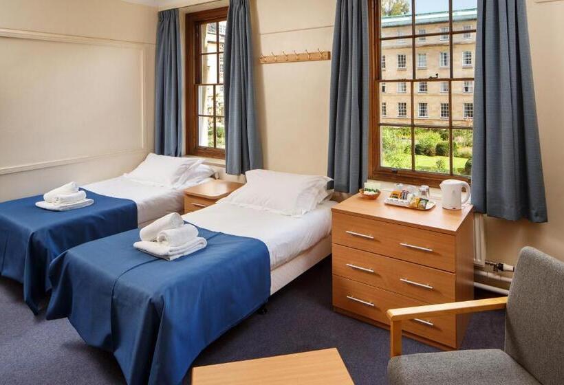 اتاق استاندارد با سرویس بهداشتی مشترک, Christ S College Cambridge