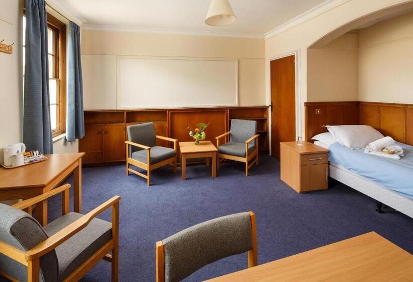 اتاق استاندارد یک تخته با سرویس بهداشتی مشترک, Christ S College Cambridge