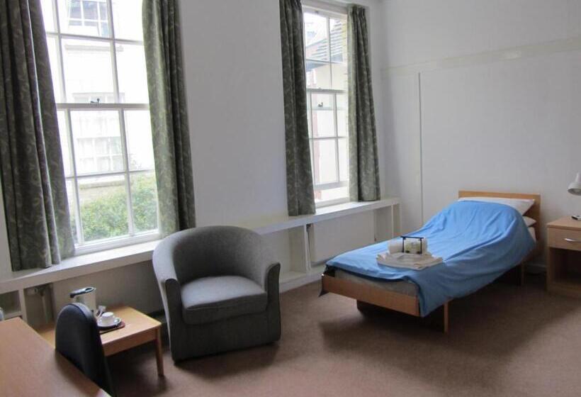 اتاق استاندارد یک تخته با سرویس بهداشتی مشترک, Christ S College Cambridge