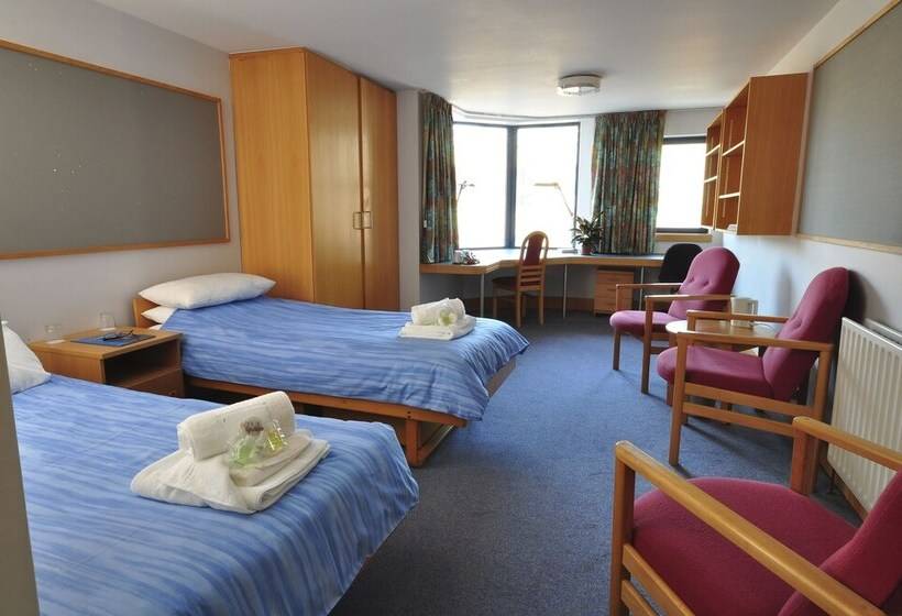 اتاق استاندارد با سرویس بهداشتی مشترک, Christ S College Cambridge