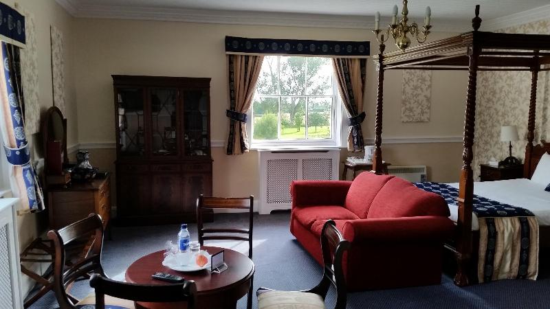 标准间, Haughton Hall