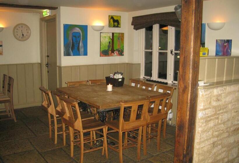 غرفة عائلية, The Chequers Inn