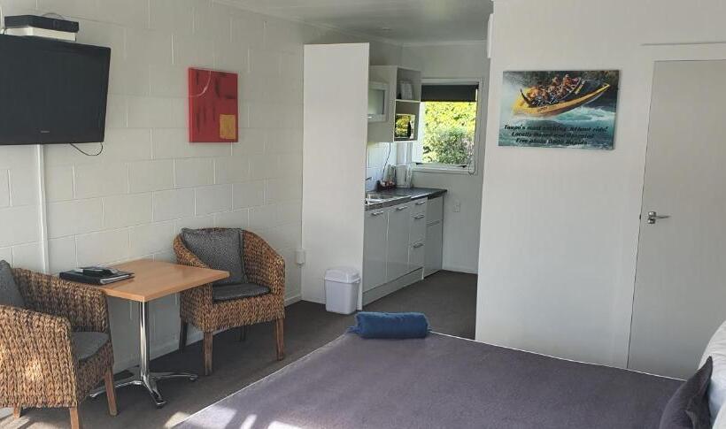 Standard Studio, Accent On Taupo Motor Lodge