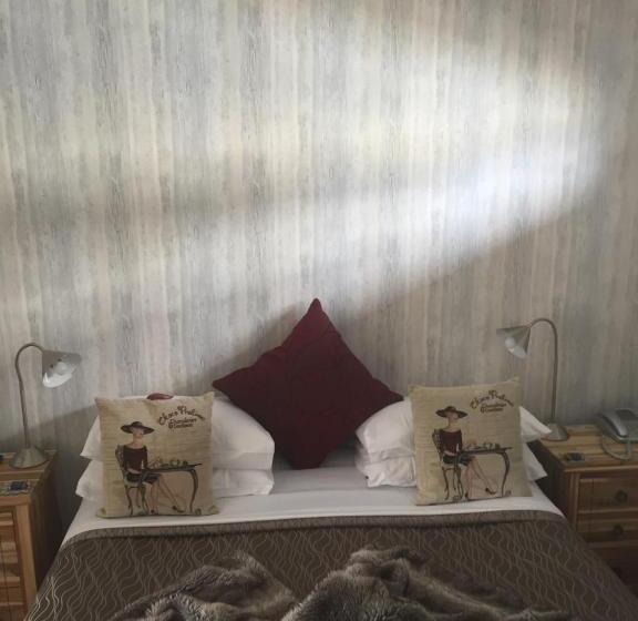 סטודיו דלוקס, Lakefront Lodge