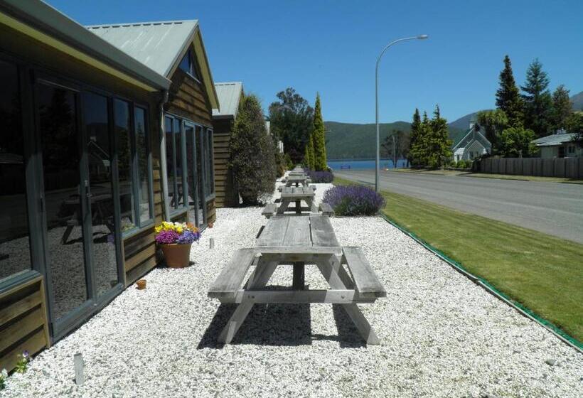디럭스 스튜디오, Lakefront Lodge