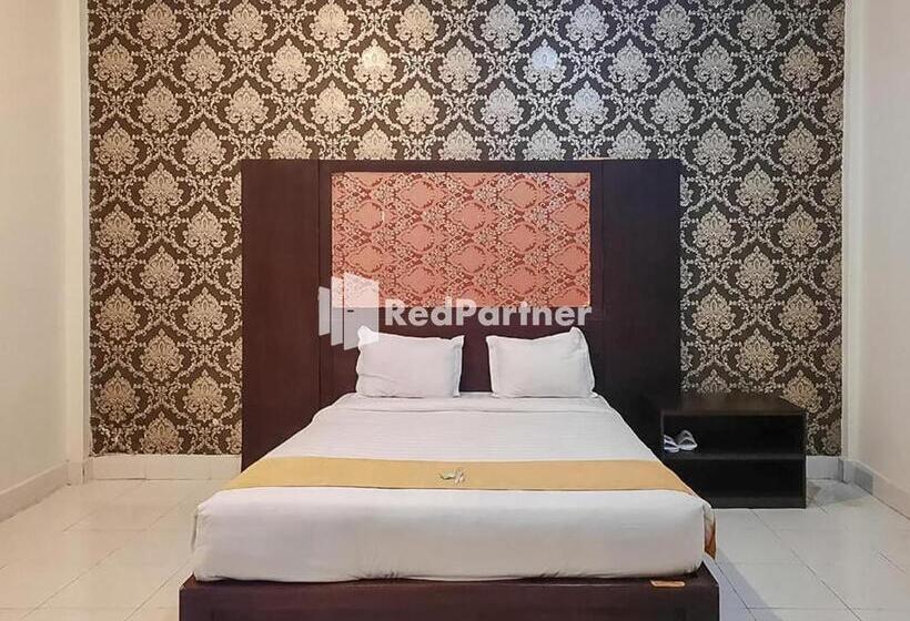 Номер Deluxe, Puri Yasmin Potowanua Lasusua Mitra Reddoorz