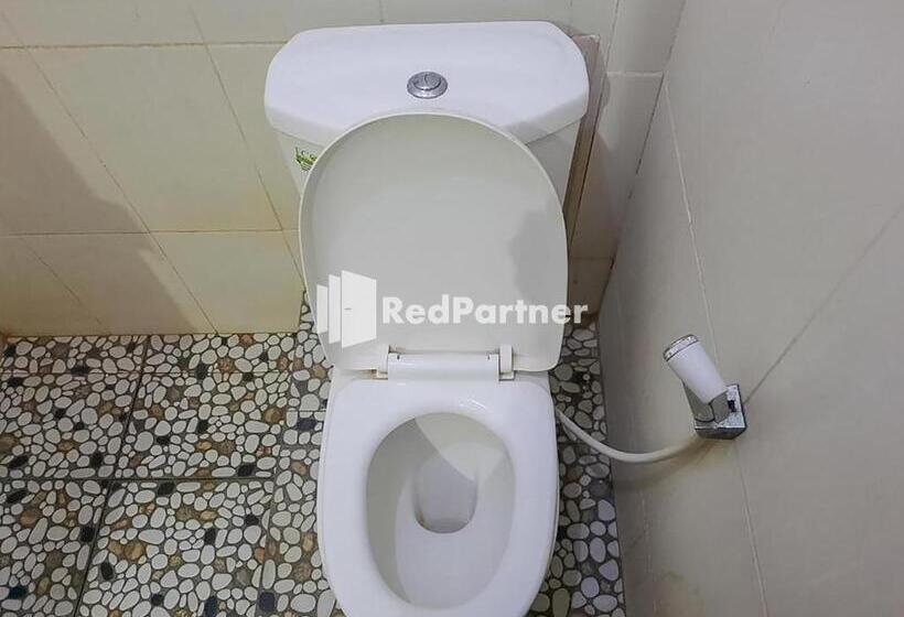 Номер Deluxe, Puri Yasmin Potowanua Lasusua Mitra Reddoorz
