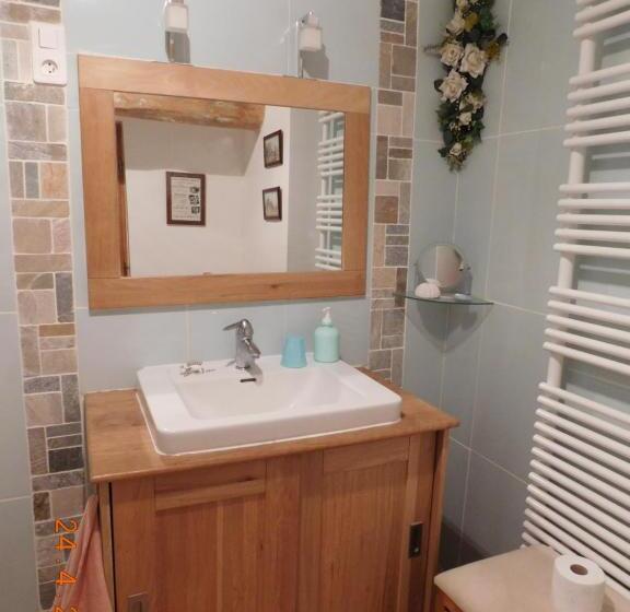 이코노미 룸, Chez Nous. B & B
