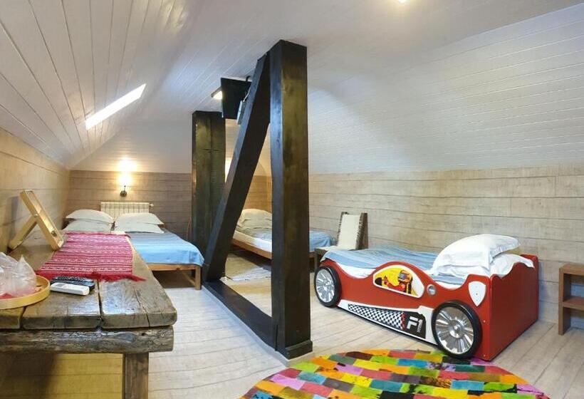 Семейный Номер, Pensiunea Casa Dacilor