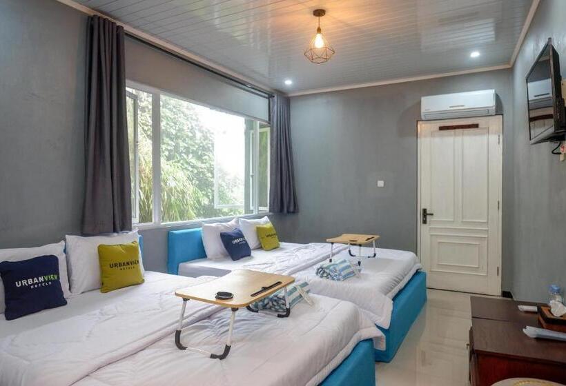 Семейный Номер, Urbanview Hotel Umbrella Dieng By Reddoorz