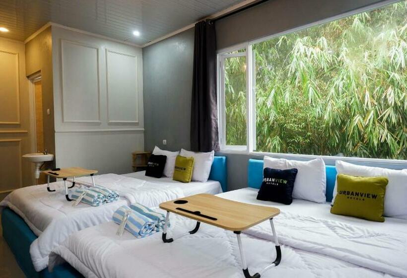 Семейный Номер, Urbanview Hotel Umbrella Dieng By Reddoorz