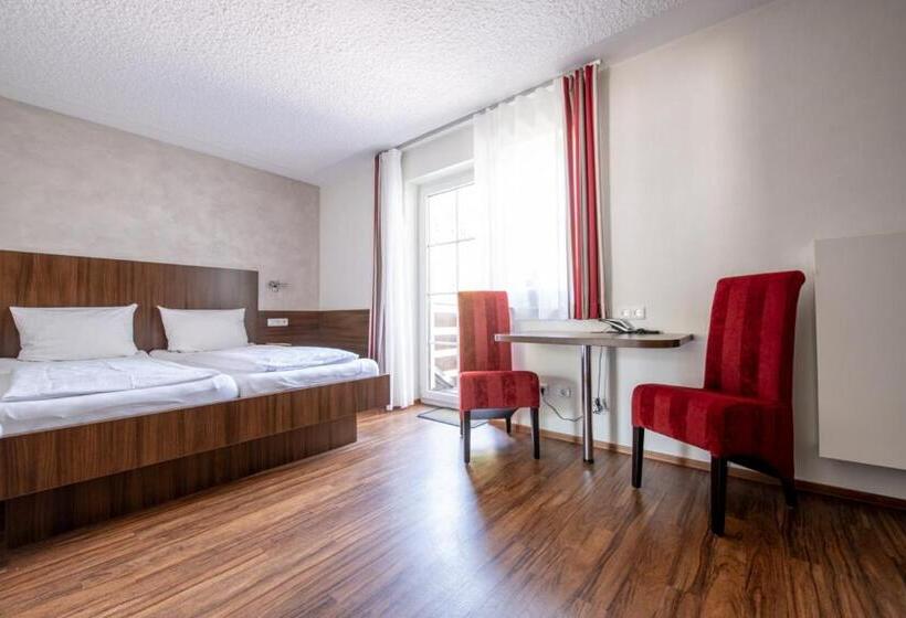 Номер Стандарт Трехместный, Garni Hotel Henn