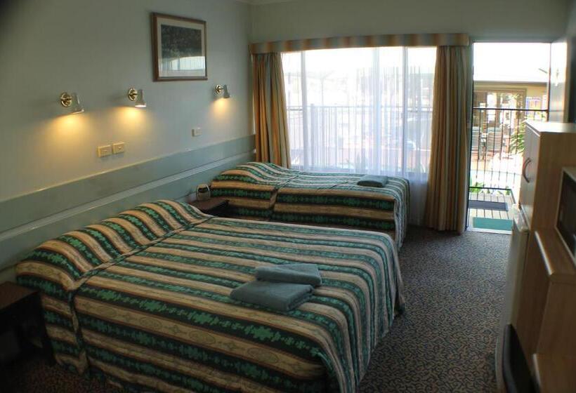 Кровать в Общей Комнате, Lake Forbes Motel