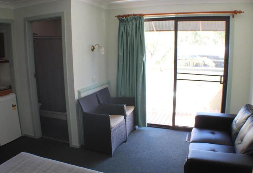 Номер Стандарт Вид на Озеро, Lake Forbes Motel