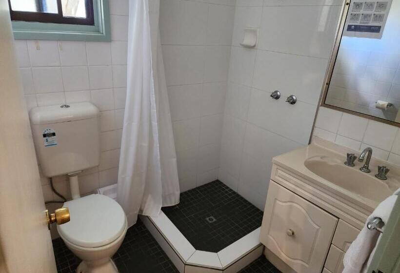 Семейный Номер, Lake Forbes Motel