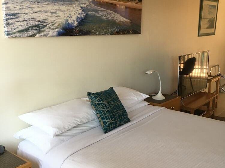 스탠다드 스튜디오, Town Beach Beachcomber Resort
