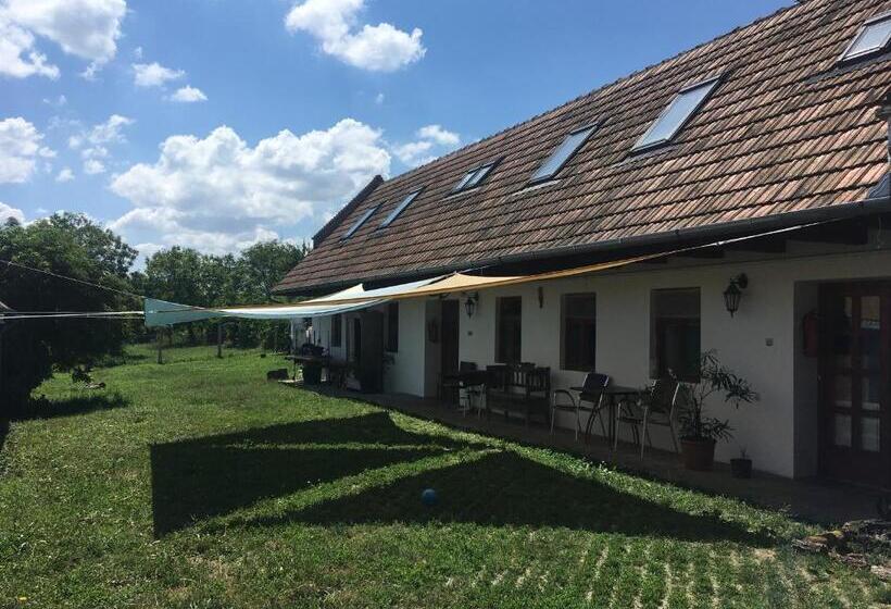 Дом 4 Спальни, Home Vendégház